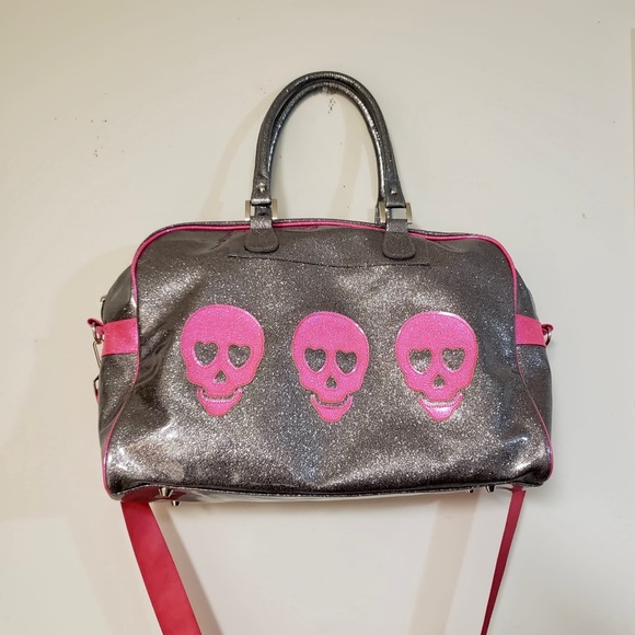 M.e.n.u Skull head duffel bag with pink wallet - Picture 2 of 16